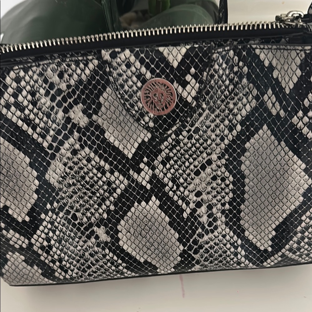 Snakeskin Patterned Handbag - Picture 2 of 3